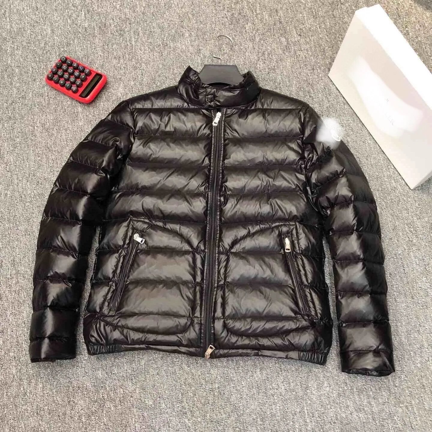 黑色亮面