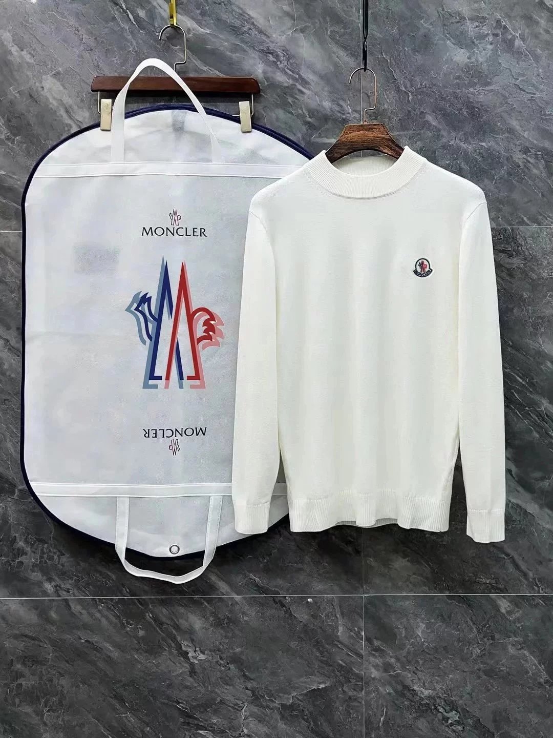 白色毛衣小logo 002