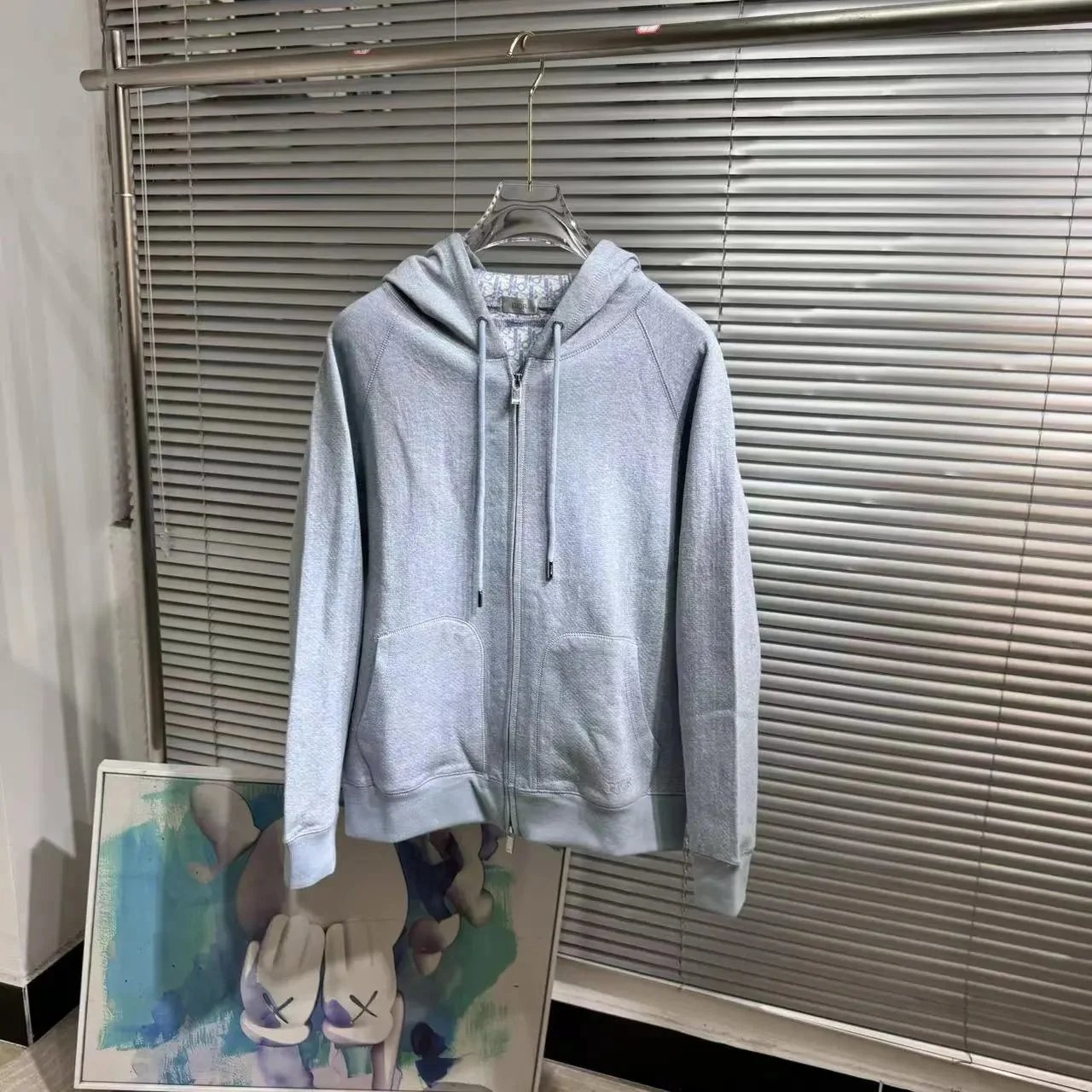 浅蓝色