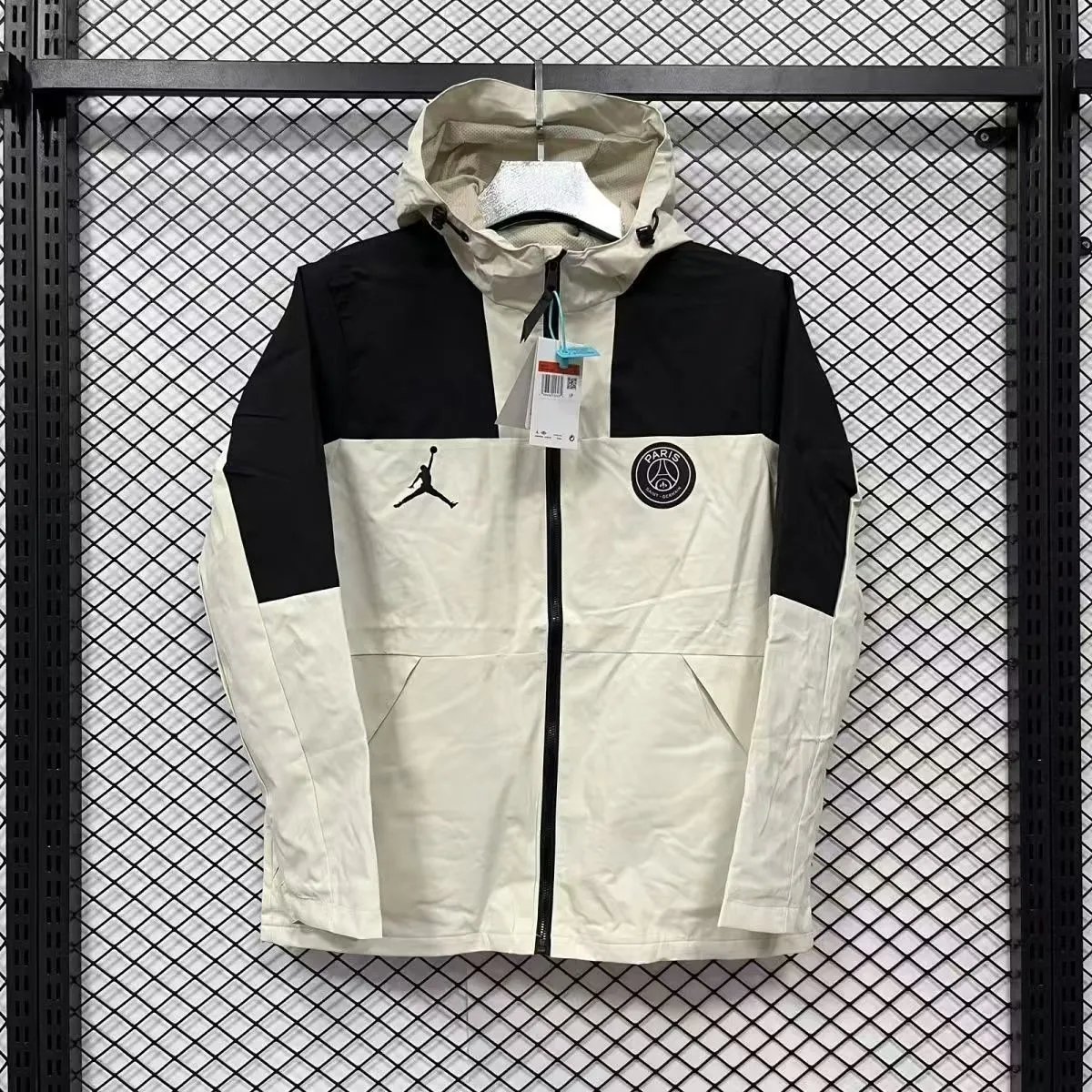 AJ01
