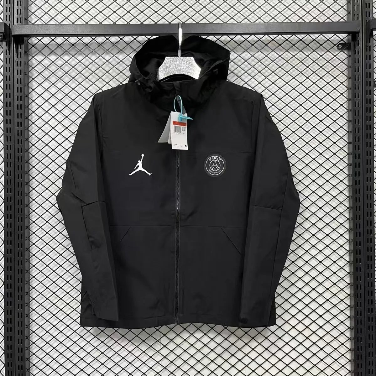 AJ04