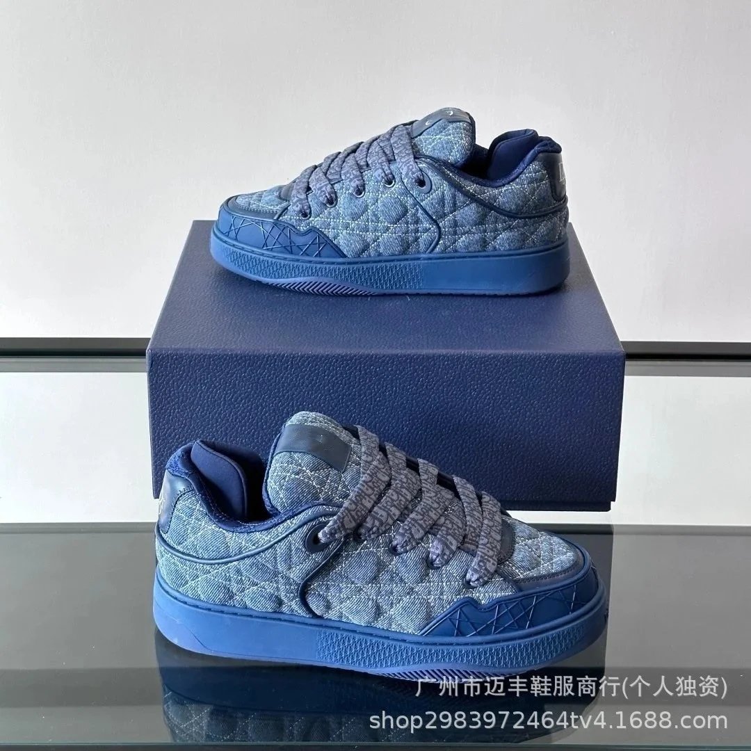 蓝色牛仔