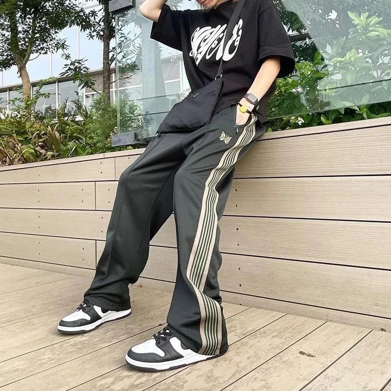 深绿色