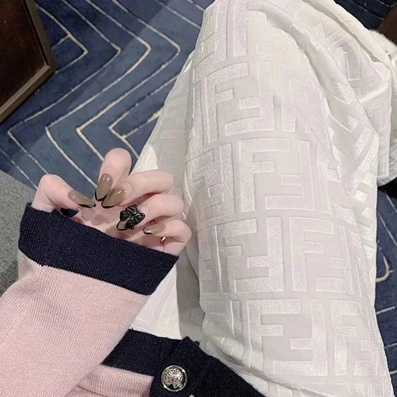 白色