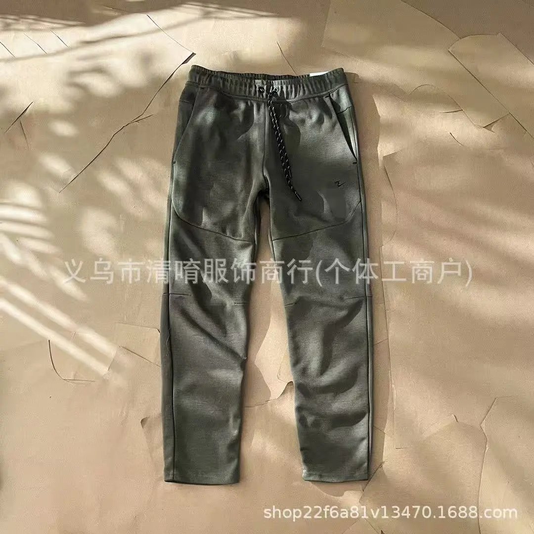 军绿裤子