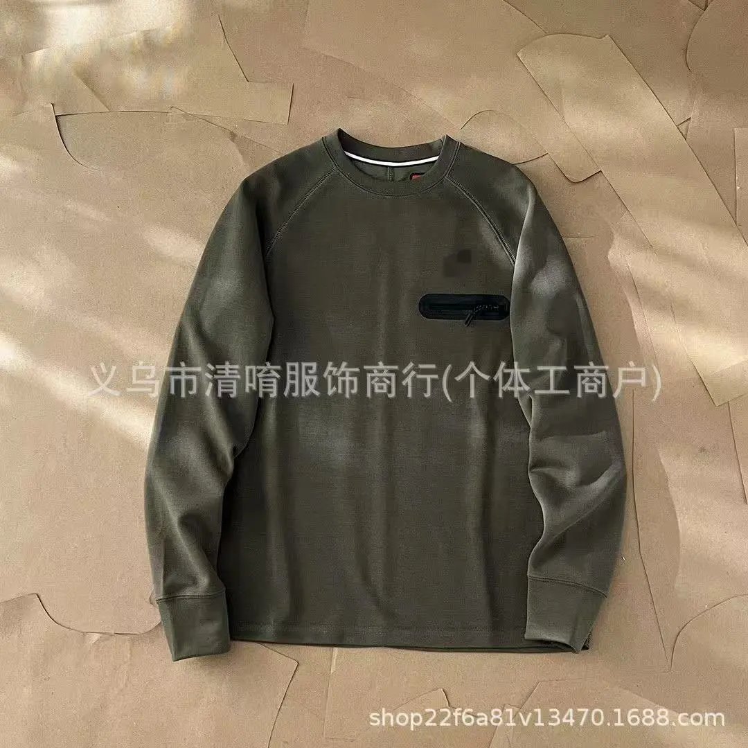 军绿色卫衣