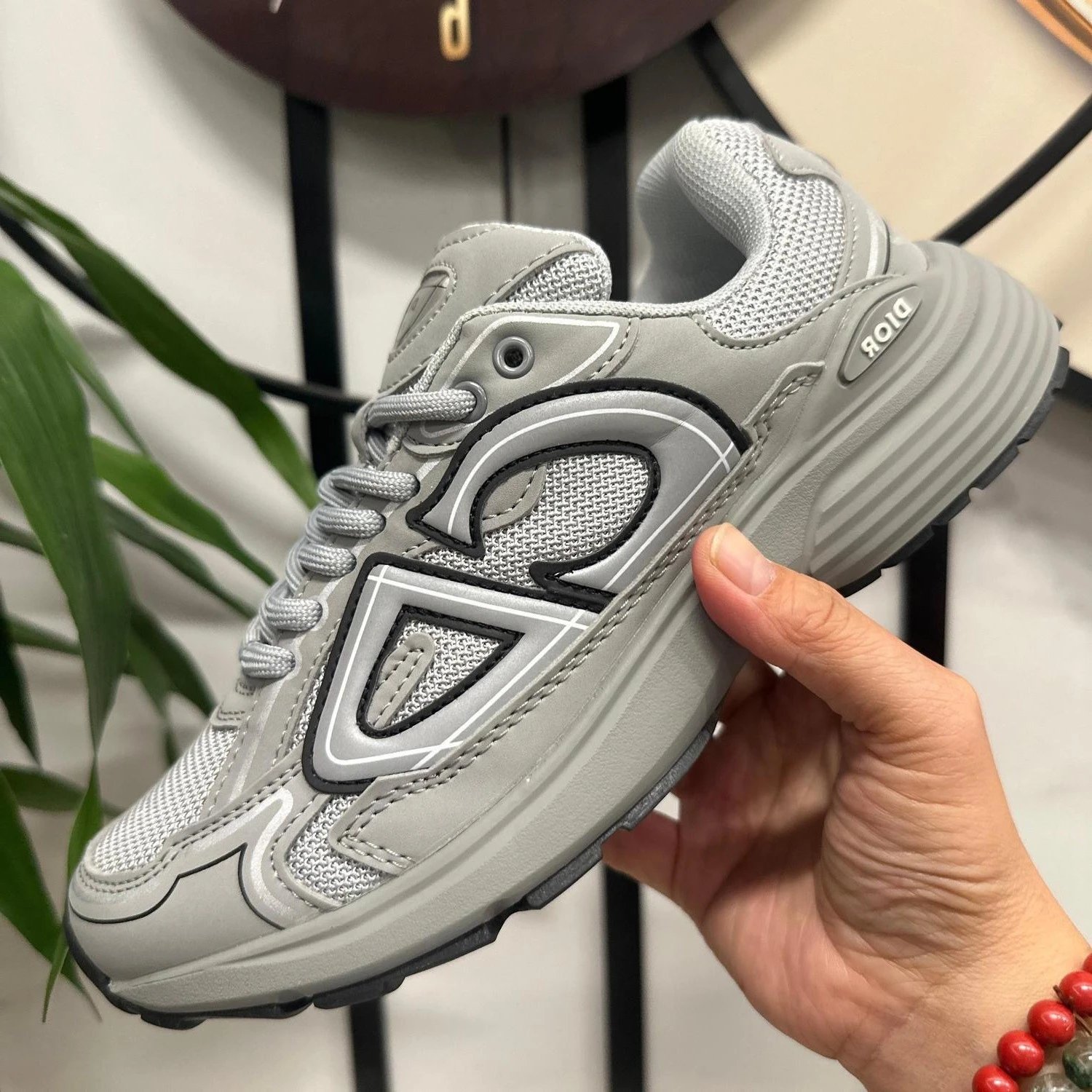 深灰