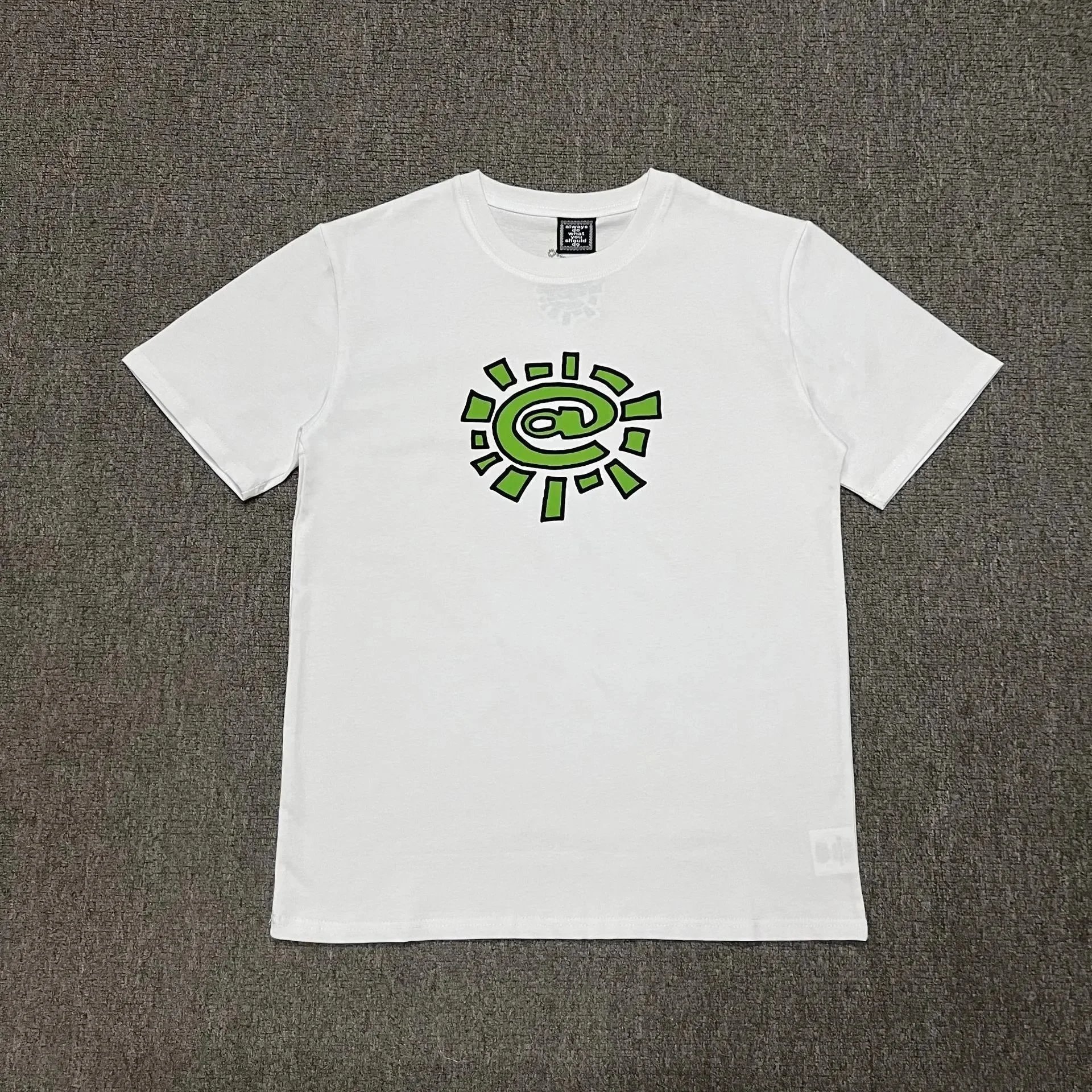 AD04 白绿