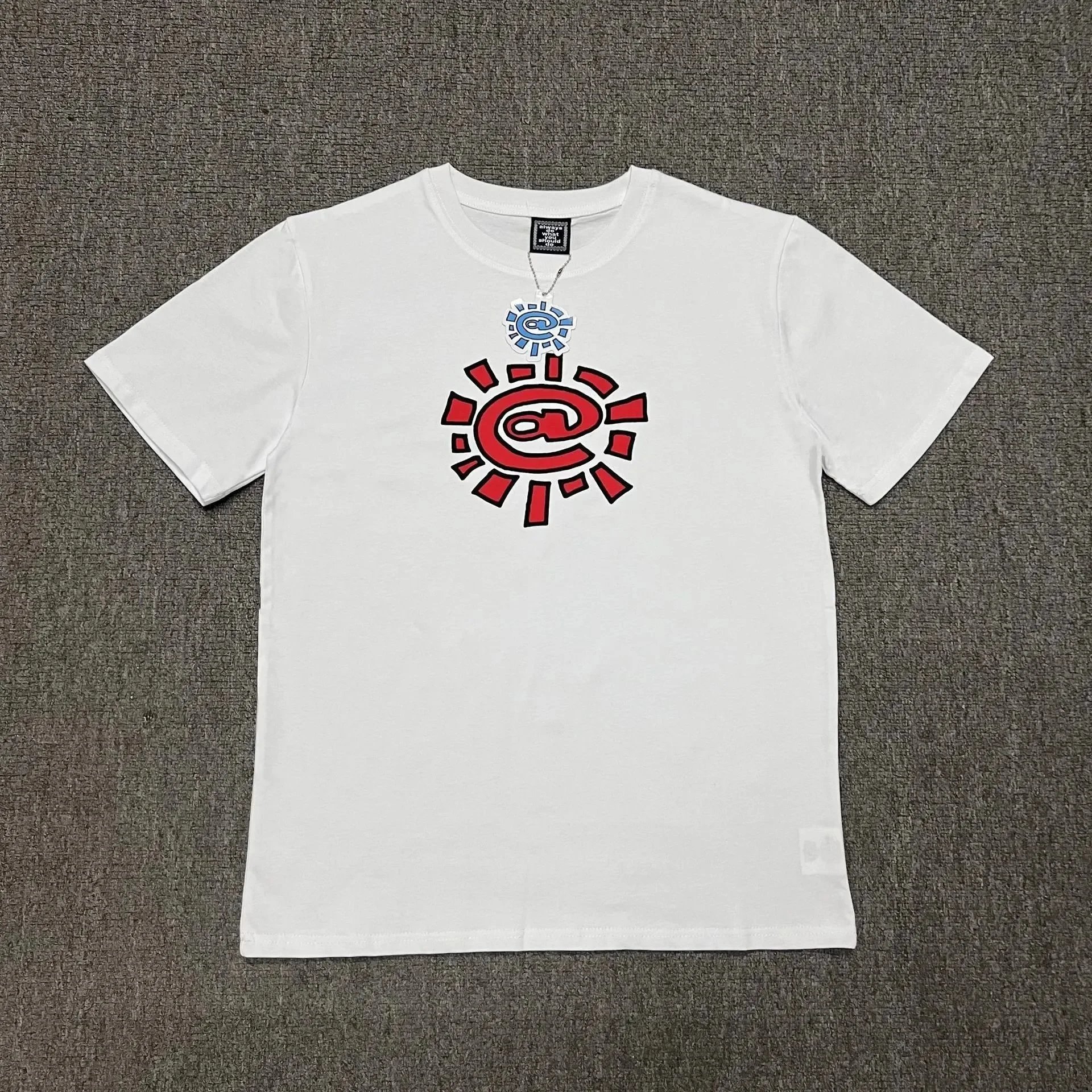 AD04 白红