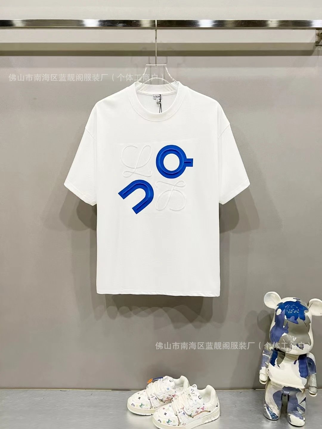 C19白色
