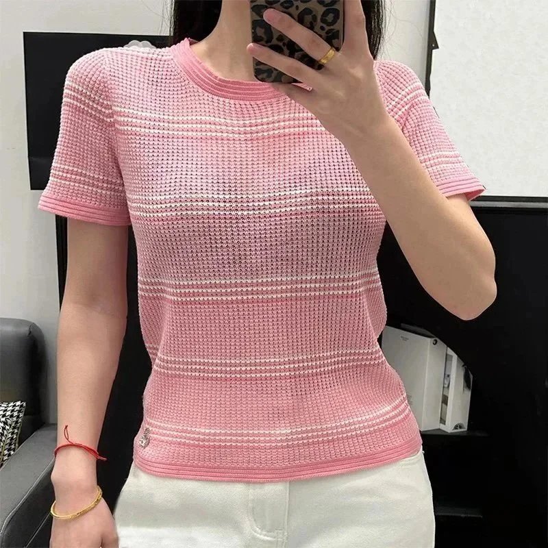 粉红色