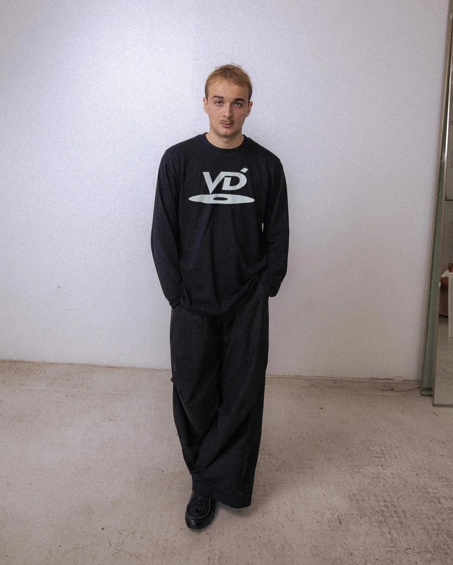 VD Logo Long Sleeve T-Shirt Black Oversized Streetwear