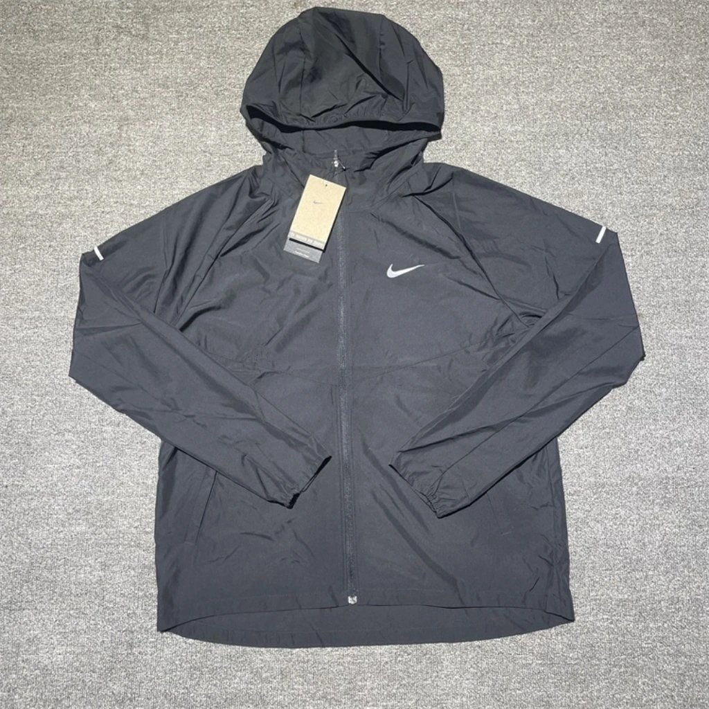 Nike Men's Lightweight Hooded Running Jacket Windbreaker